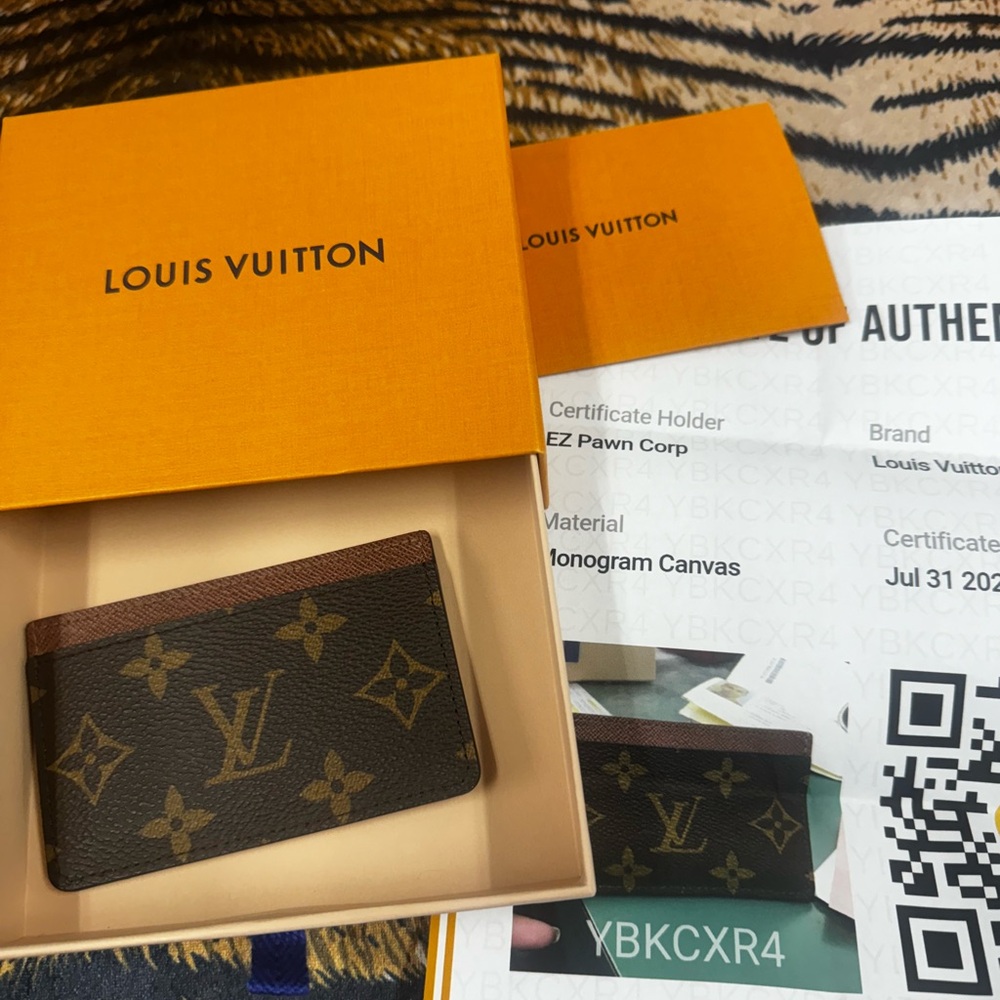 Louis Vuitton card holder wallet